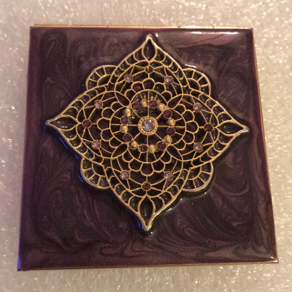 Enamel mirror compact